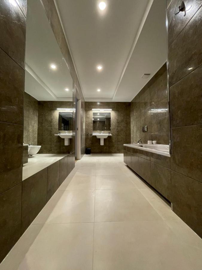 Boutique Apartments - Old Town 120M2 - Private Underground Parking - Breslavia Exterior foto